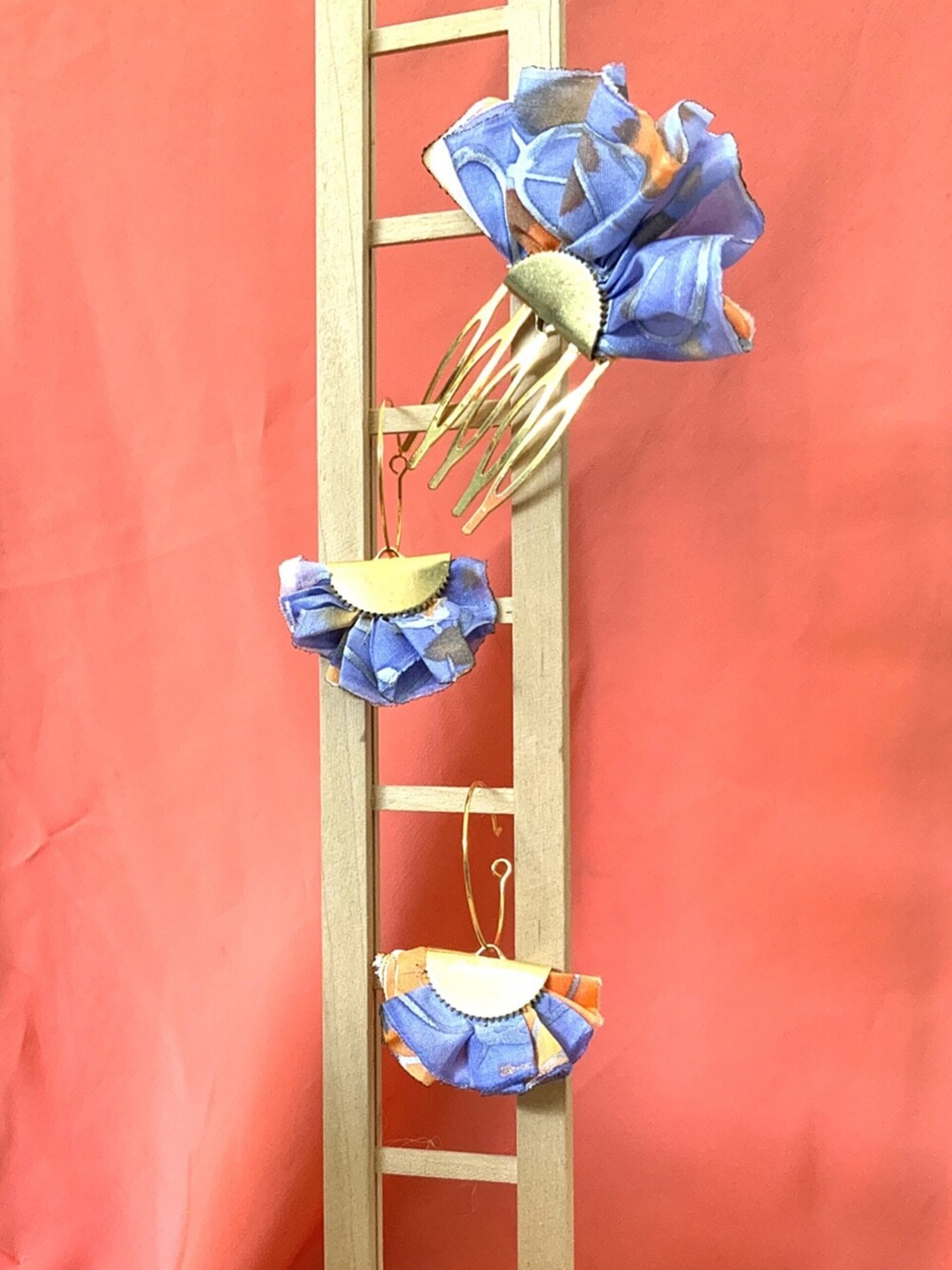 Conjunto regalo pendientes y peineta, peinecillo flamenca violeta y naranja - 4