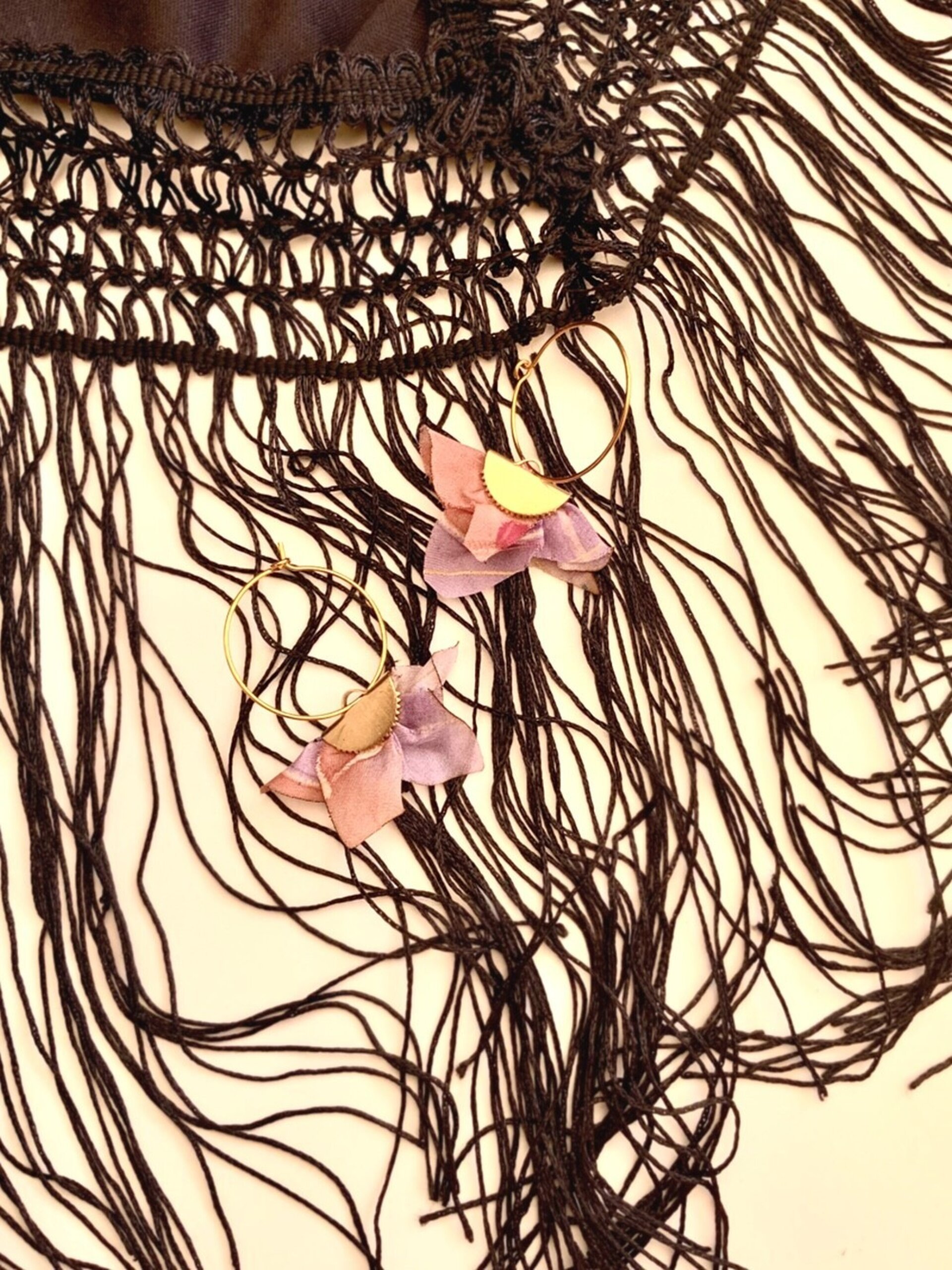 Pendientes flor violeta seda hechos a mano - 3