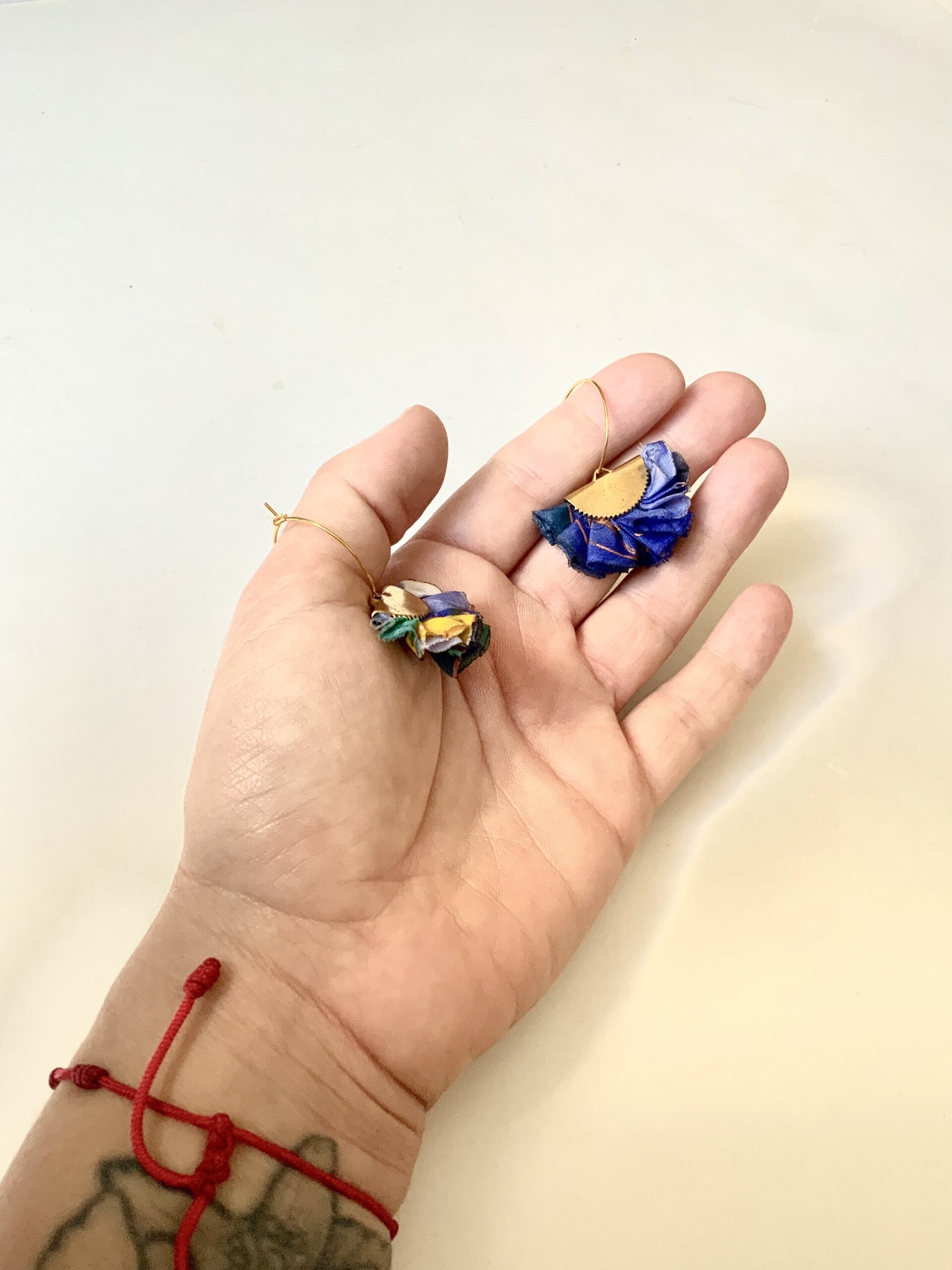 Pendientes seda pintados a mano flamenca azul añil - 2