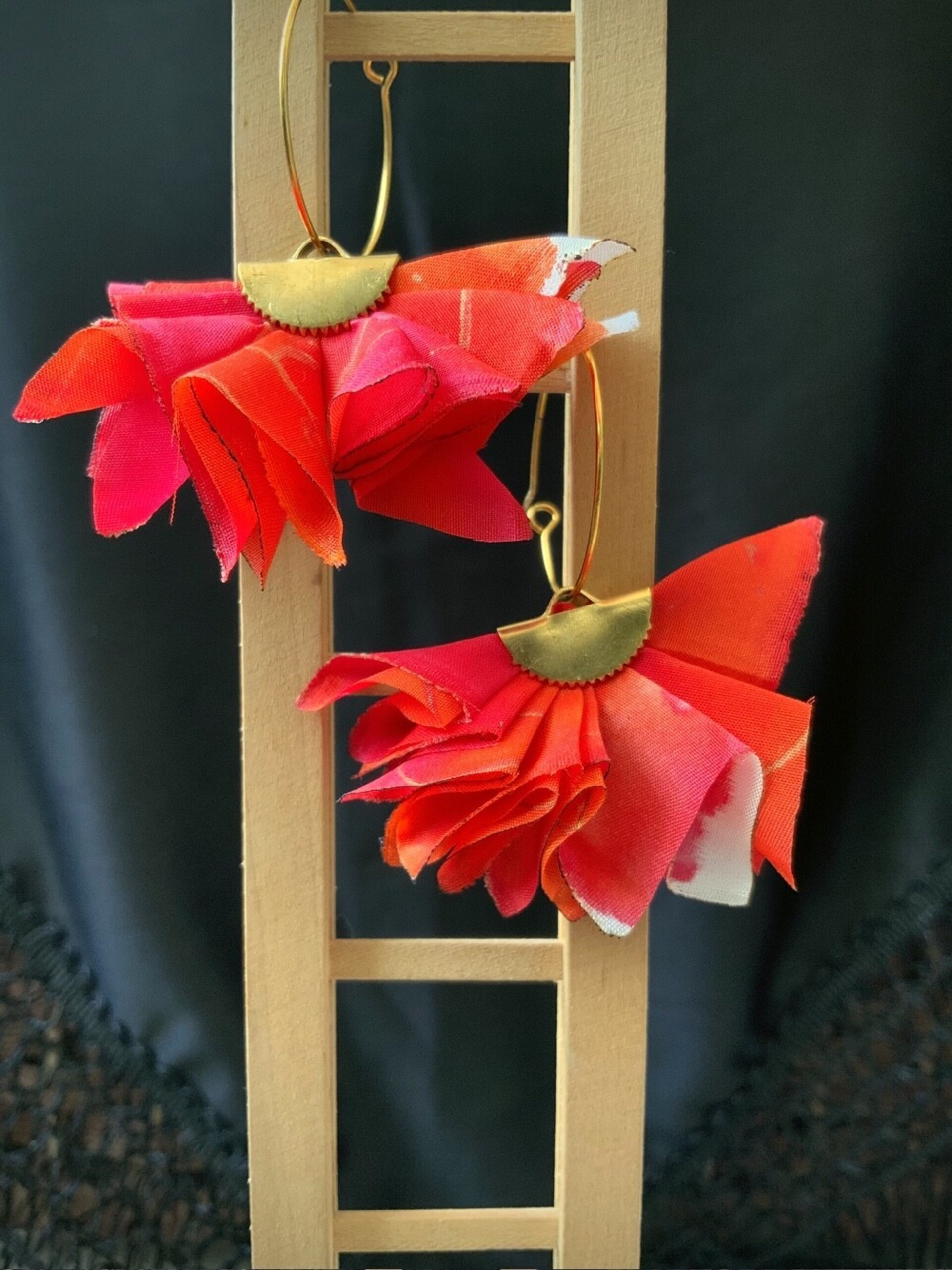 Pendientes flamenca coral seda oro - 1