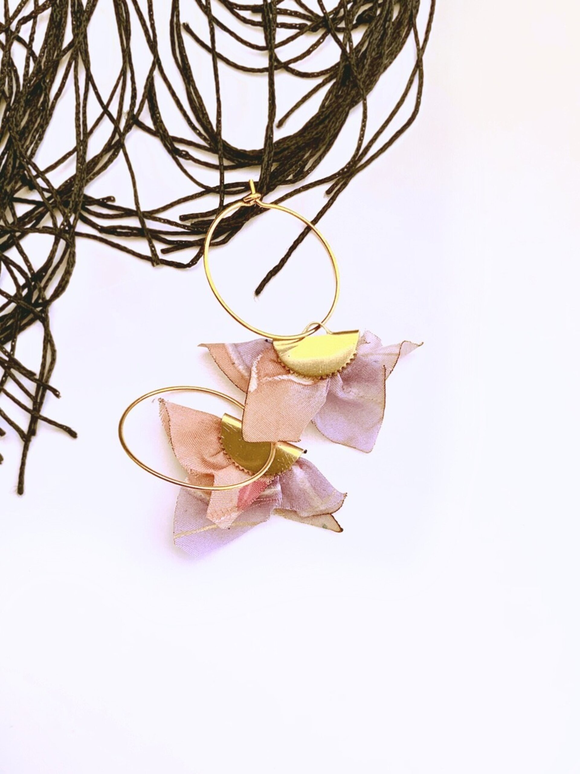 Pendientes flor violeta seda hechos a mano - 1