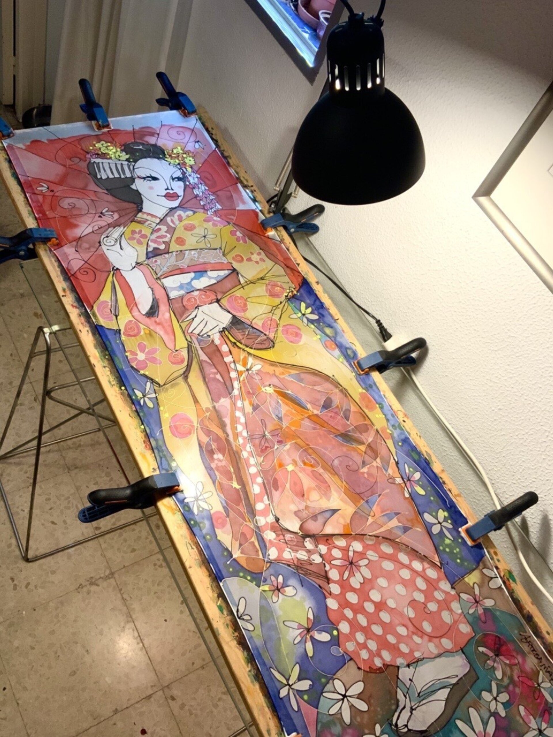 Pañuelo de seda artesanal geisha flor rojo pintado a mano - 3