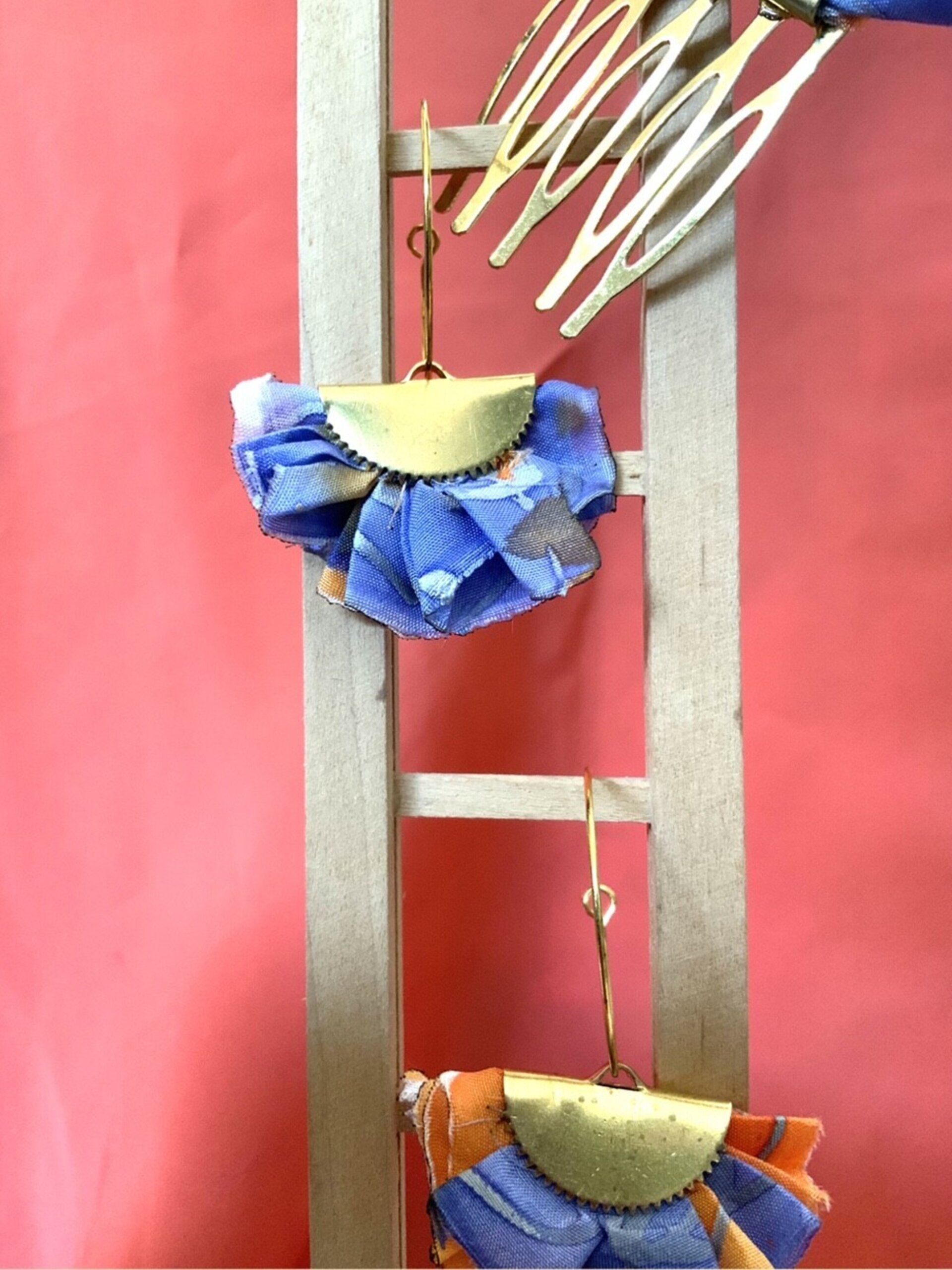 Conjunto regalo pendientes y peineta, peinecillo flamenca violeta y naranja - 3